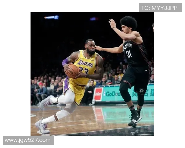 湖人对决热火观赛团激情碰撞篮球盛宴尽在眼前