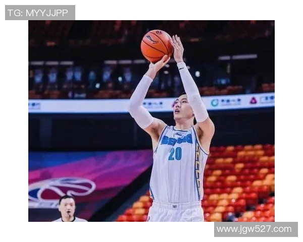 翟晓川:从篮球场上的拼搏者到生活中的多面手,展现无限可能的精彩人生